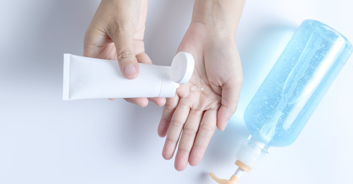 Learn whether to use gel or cream moisturiser this summer. Discover essential sunscreen tips from Harvard Health to protect your skin from UVA and UVB rays.