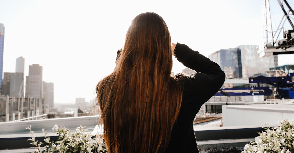Learn how to use onion juice for hair growth without the strong smell or scalp irritation. Discover simple additives like aloe vera to transform your routine.