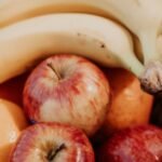 Discover whether apples or bananas are more effective for natural weight loss by comparing their fiber content, calorie counts, and essential nutritional benefits