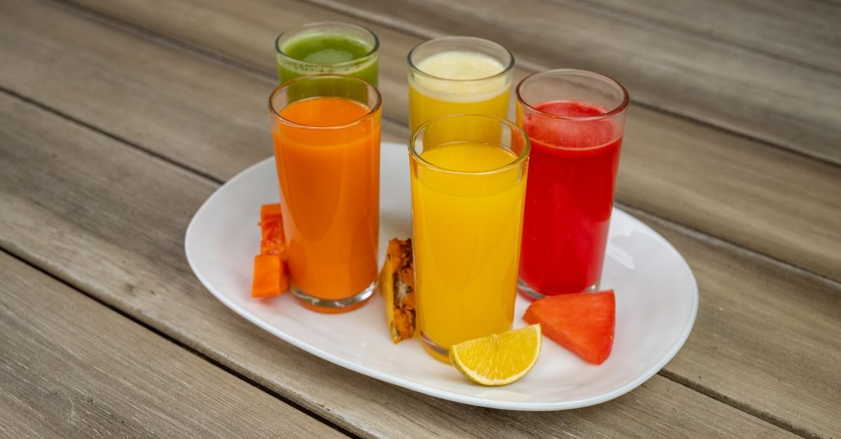 Vibrant assorted fruit juices served on a plate with fresh fruits in Salamanca.
