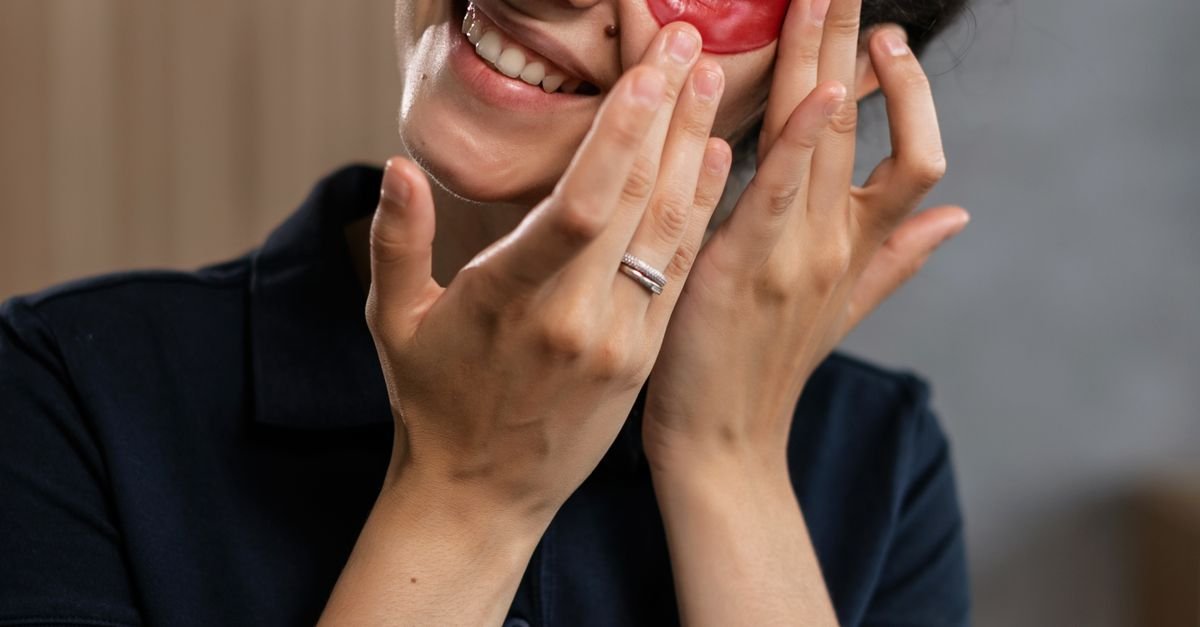 Discover five powerful and natural home remedies for dark circles, including almond oil and cucumber, to rejuvenate your eyes and restore a youthful, refreshed appearance.