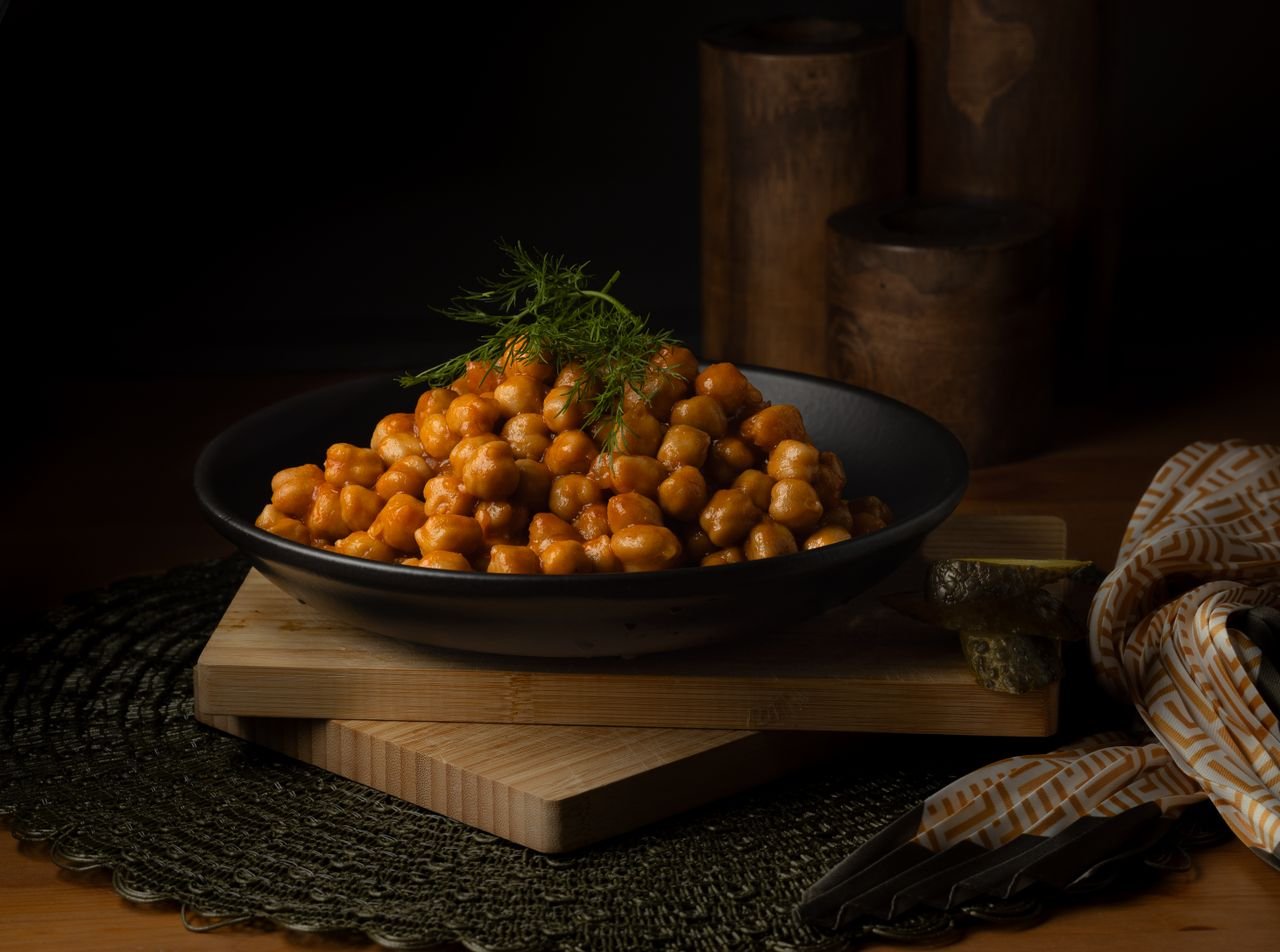 Chickpeas vs paneer protein comparison: Paneer has 18-21g protein, chickpeas 7-9g per 100g. Know which is better for muscle gain, weight loss, and heart health.
