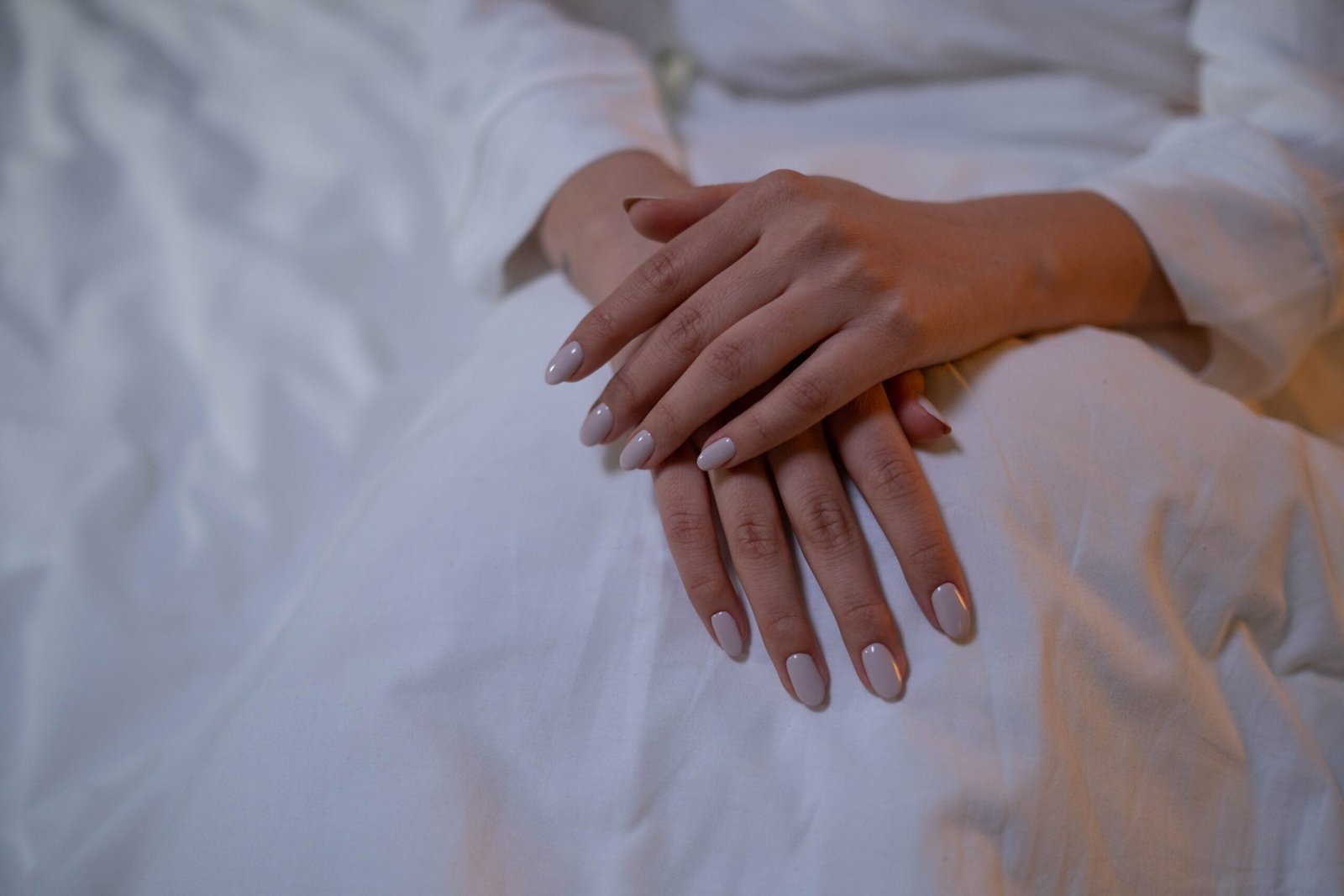 Rutgers review in American Journal of the Medical Sciences finds reddish lunulae at base of nails linked to heart failure, liver cirrhosis, rheumatoid arthritis and more.