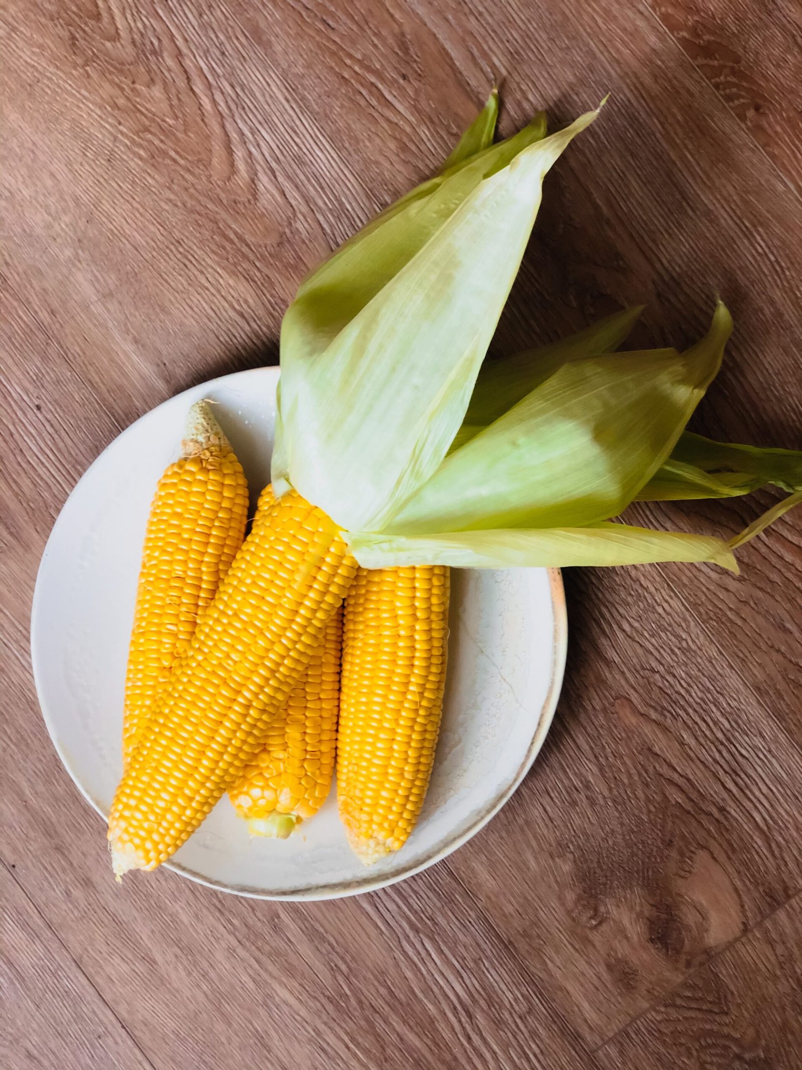Is sweet corn healthy? Nutrition experts say fresh boiled sweet corn is a fiber-rich whole grain that supports digestion, heart health