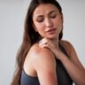 when it comes to shingles – also known as herpes zoster, these early warning signs should never be ignored, as early attention helps reduce severity and complications.