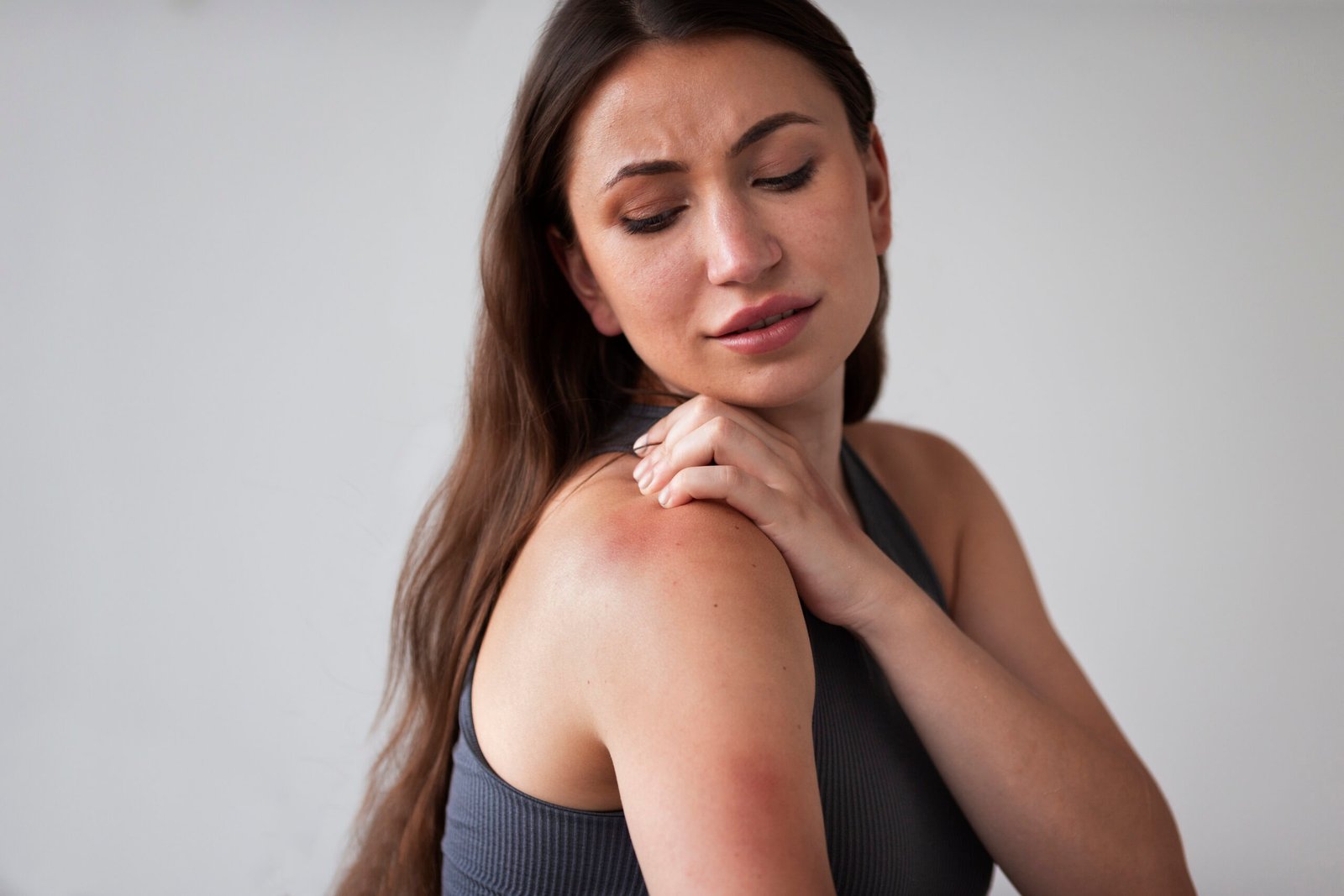 when it comes to shingles – also known as herpes zoster, these early warning signs should never be ignored, as early attention helps reduce severity and complications.